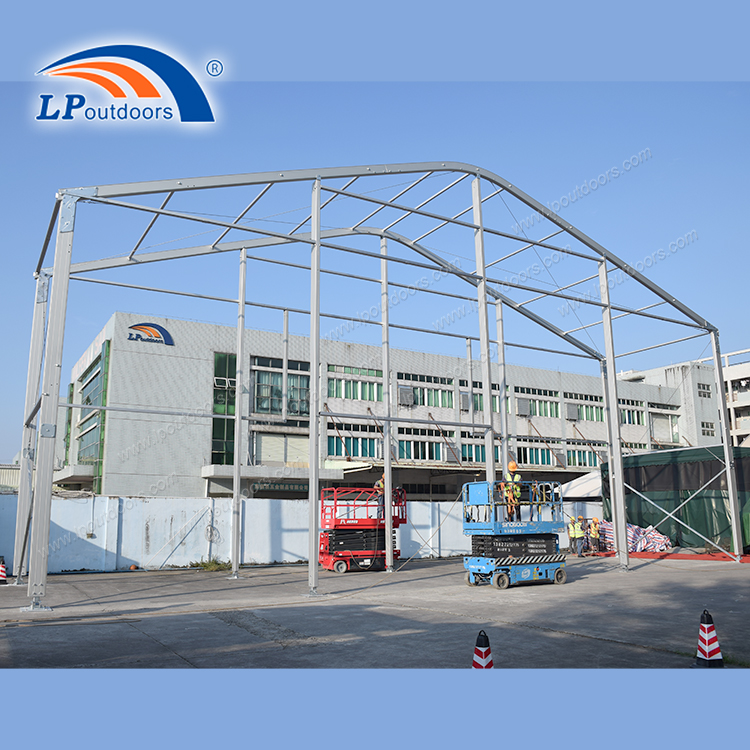 Tente de conception à Double couche d'envergure claire de 21 m, hauteur latérale de 8 m, pour le stockage en entrepôt et les événements à grande échelle avec ventilateur d'extraction