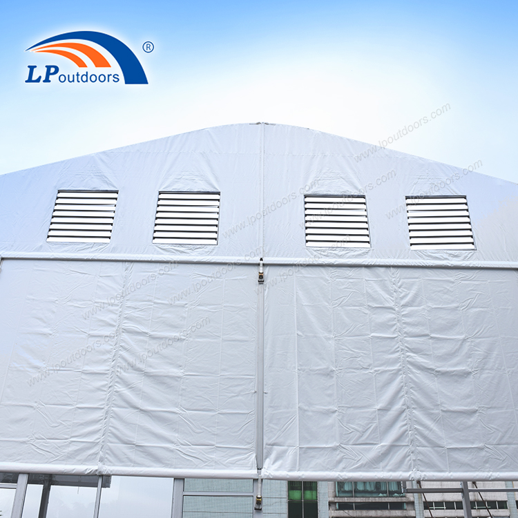 Tente de conception à Double couche d'envergure claire de 21 m, hauteur latérale de 8 m, pour le stockage en entrepôt et les événements à grande échelle avec ventilateur d'extraction