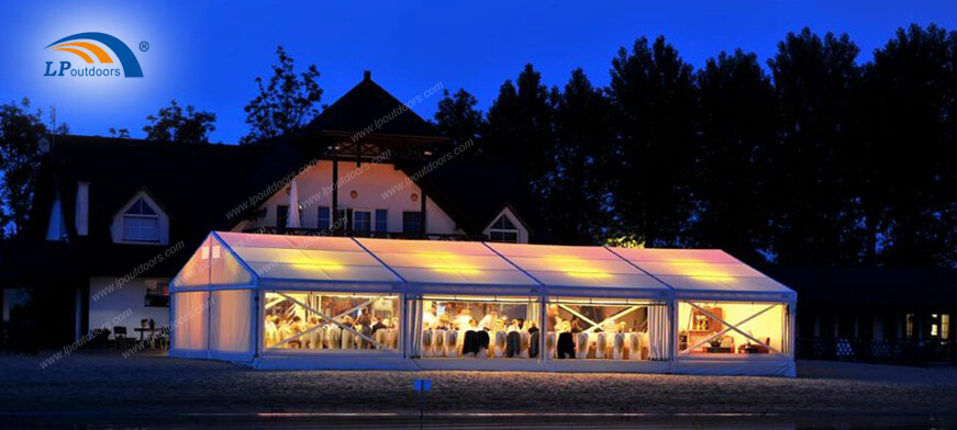 Petite tente d'événement à cadre en aluminium avec toit en PVC transparent pour fête de célébration de complexe hôtelier en plein air (1)
